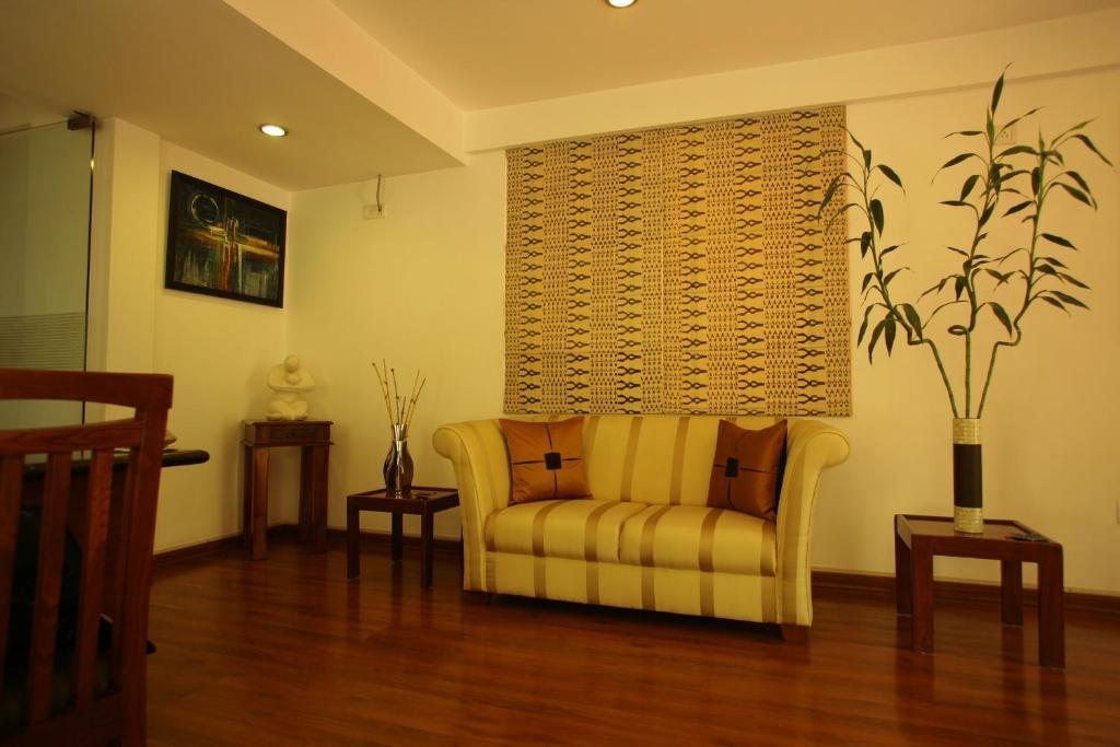 Hotel Justa Off Mg Road à Bangalore Extérieur photo