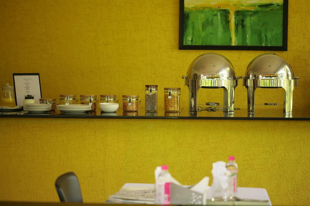 Hotel Justa Off Mg Road à Bangalore Extérieur photo