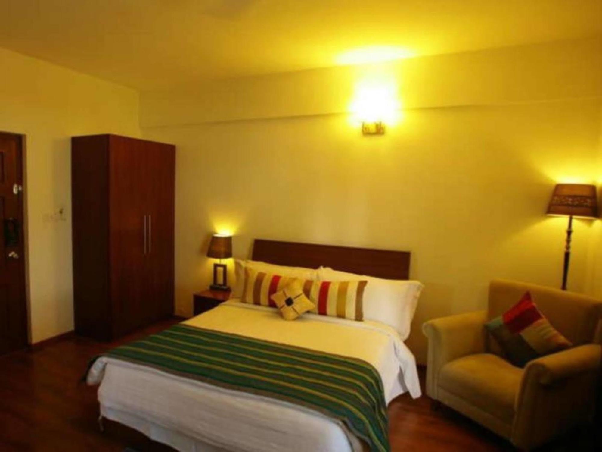 Hotel Justa Off Mg Road à Bangalore Extérieur photo