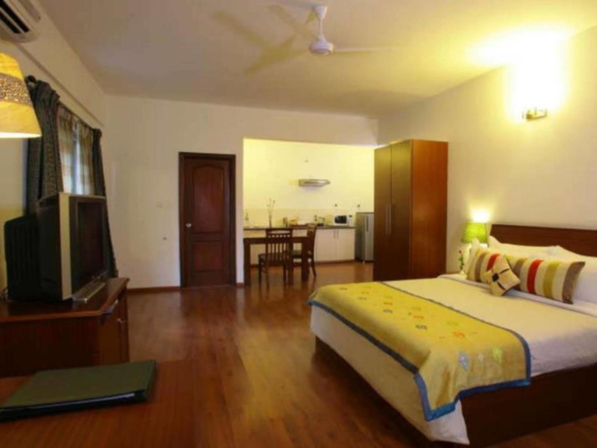 Hotel Justa Off Mg Road à Bangalore Extérieur photo